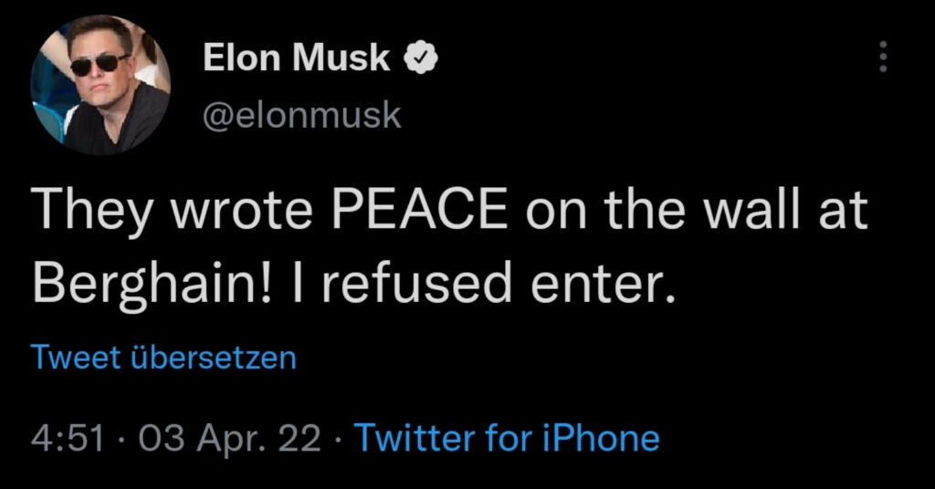 Ein Tweet von Elon Musk: "They wrote PEACE on the wall at Berghain! I refused enter."